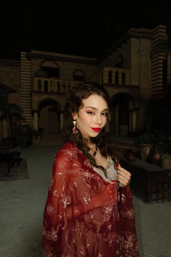 Cat Dantas as Zahara